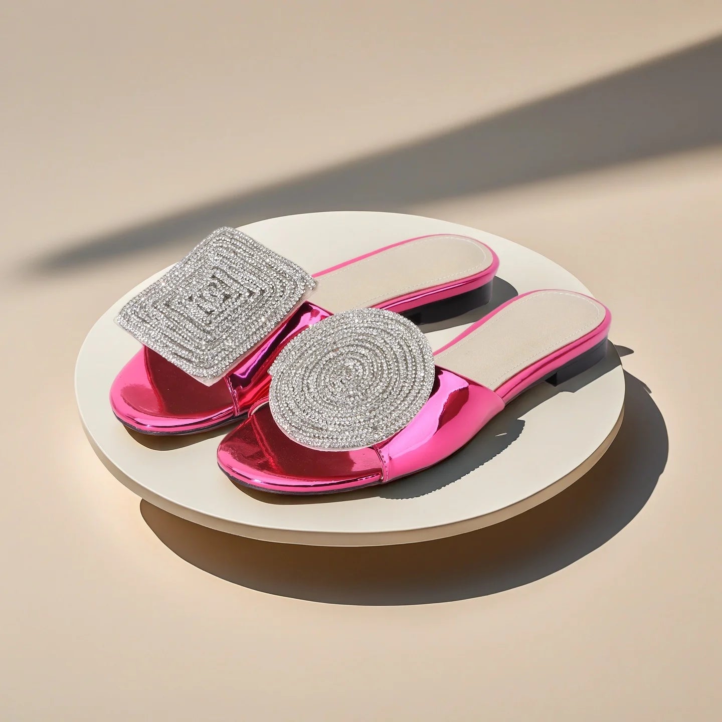 2025 Round toe Slippers Luxury Designer Gold Flat Rhinestone Sandals Ladies Mules Shoes for Women Summer Dress Wedding Party