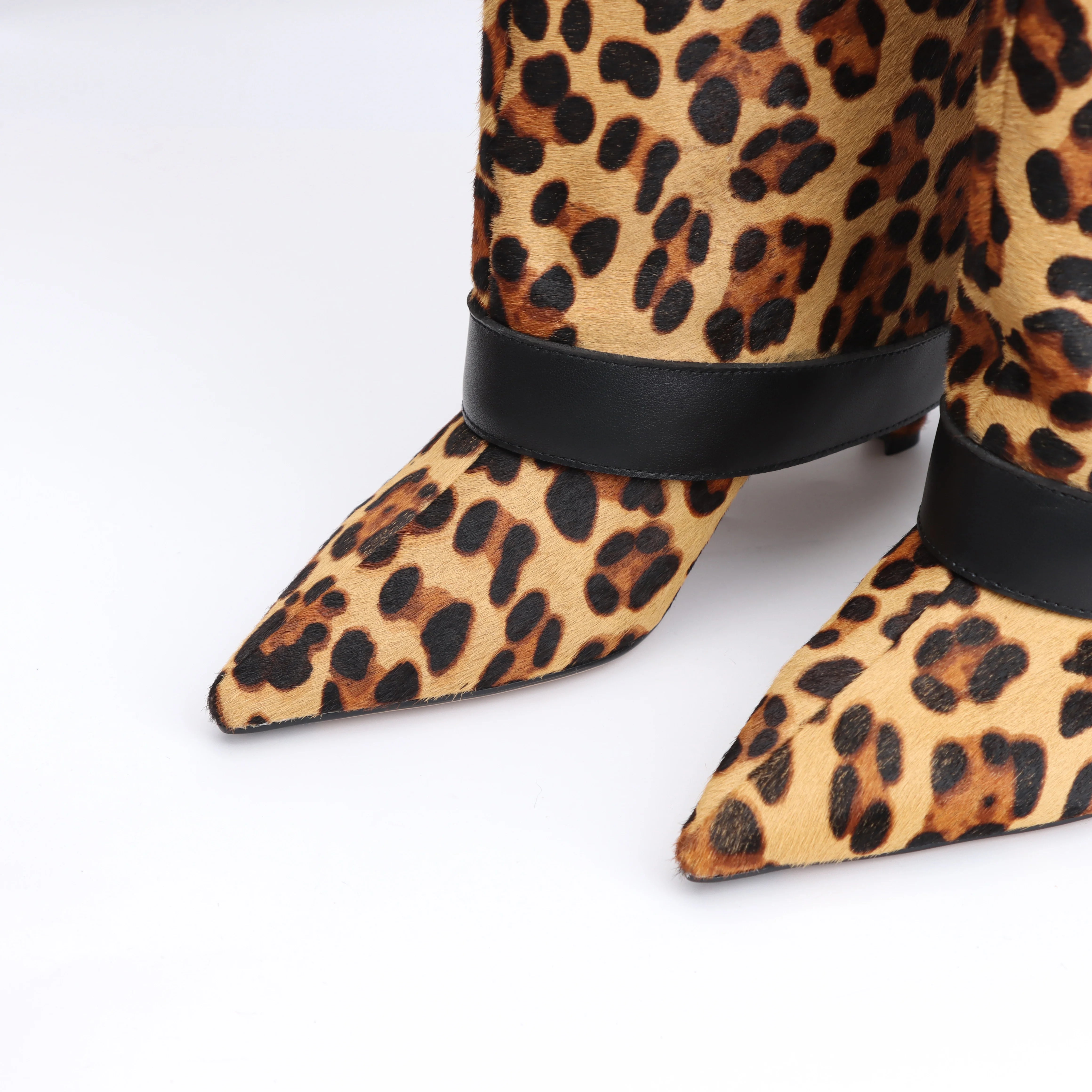 Designer 2025 Winter Luxury New Fashion Leopard Pattern Leather Metal Buckle High Heel Boots Pointed Thin Heel Leg Boots