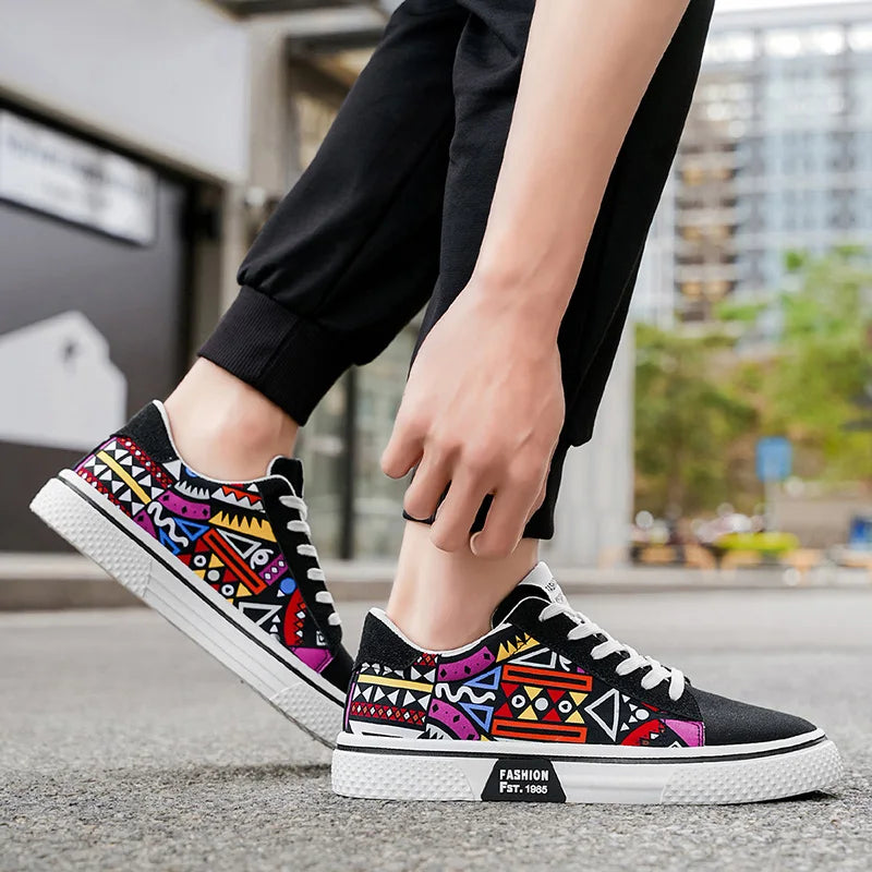 STRONGSHEN Men Casual Shoes Sports Running Shoes Canvas Geometric Style Lace-Up Sneakers Fashionable Graffiti Print Skate Shoes